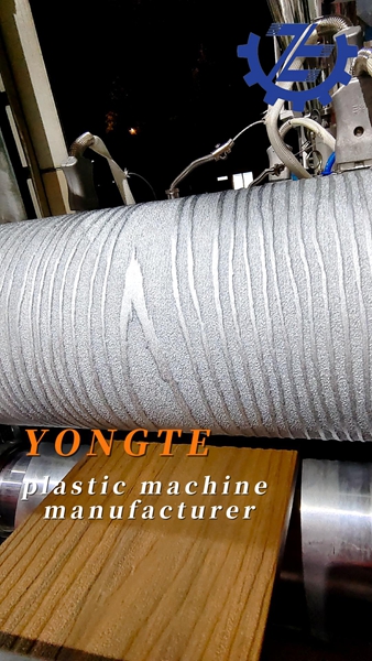 Makineritë plastike Yongte fuqizojnë industrinë e dyshemesë me dru dhe kultivojnë thellë tregun evropian dhe amerikan për mbrojtjen e mjedisit.