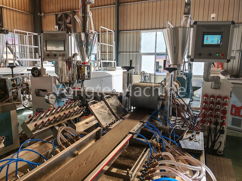 Makinë nxjerrëse për dekretin Yongte WPC Tested dhe Inspektuar me sukses para dorëzimit