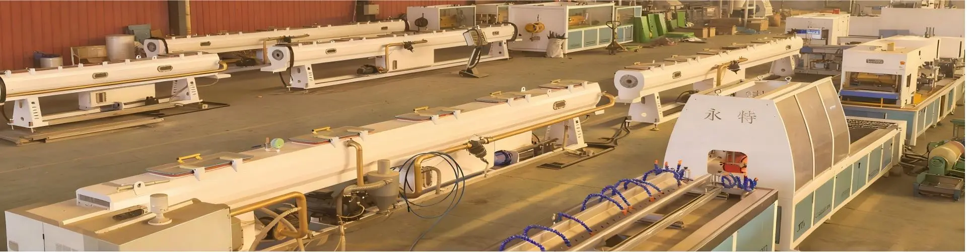 Makinë për nxjerrjen e tubave plastikë