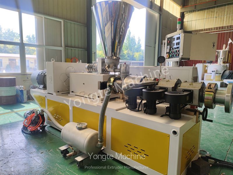 PVC Makina e prodhimit të panelit të varur në mur të jashtëm