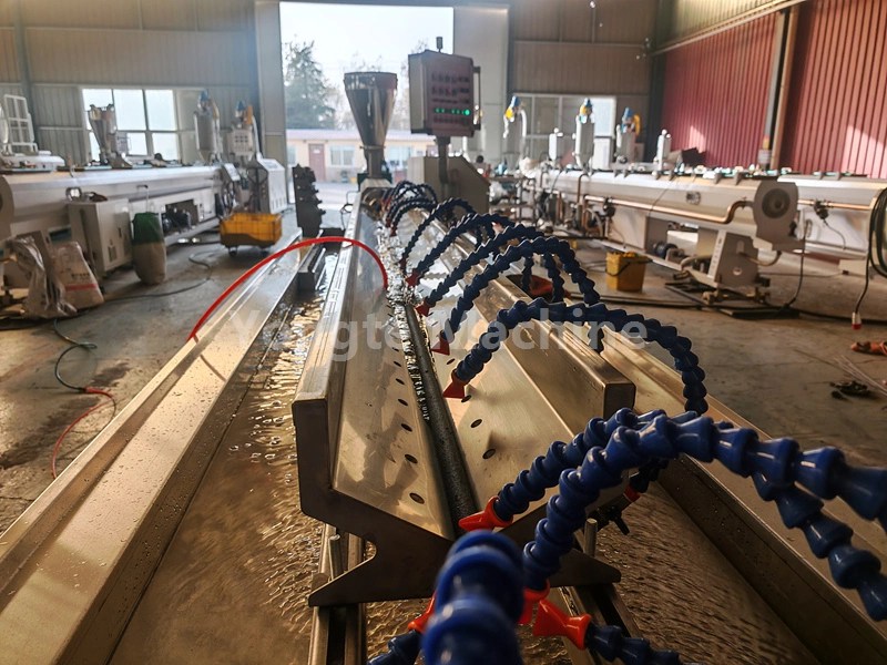 Makinë thithëse gome me zorrë