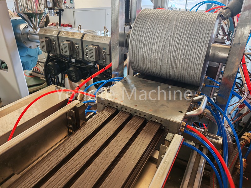 Makinë plastike prej druri/Paneli i murit WPC Makinë bashkë-ekstruzioni
