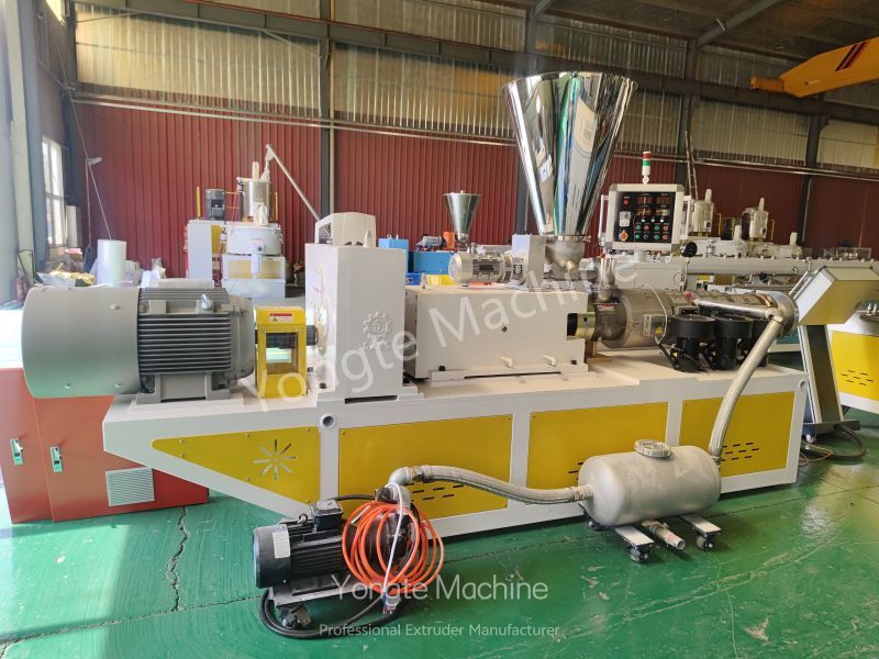 Makinë WPC Wood Wood Composite PVC PVC WPC Korniza e bërjes së dyerve