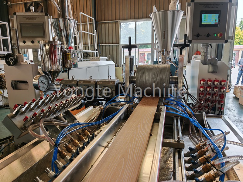 WPE Wood Plastic Përbërja Plastike Makina e Nxjerrjes WPC