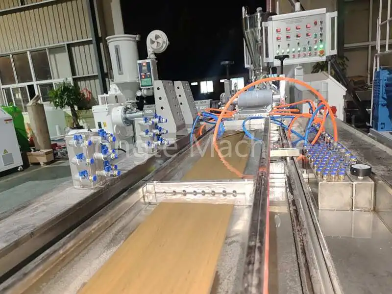 Makinë plastike Yongte Wood për kthimin e humbjes së filmit në materiale të gjelbërta të ndërtimit