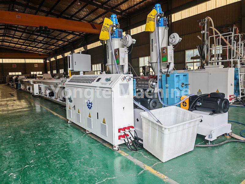 Extrusora Yongte equipada com servo motor